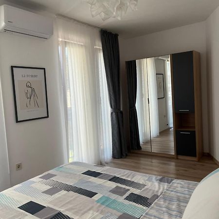 Azzurro Premium Apartment On Bulevard Bogoridi Бургас Екстериор снимка