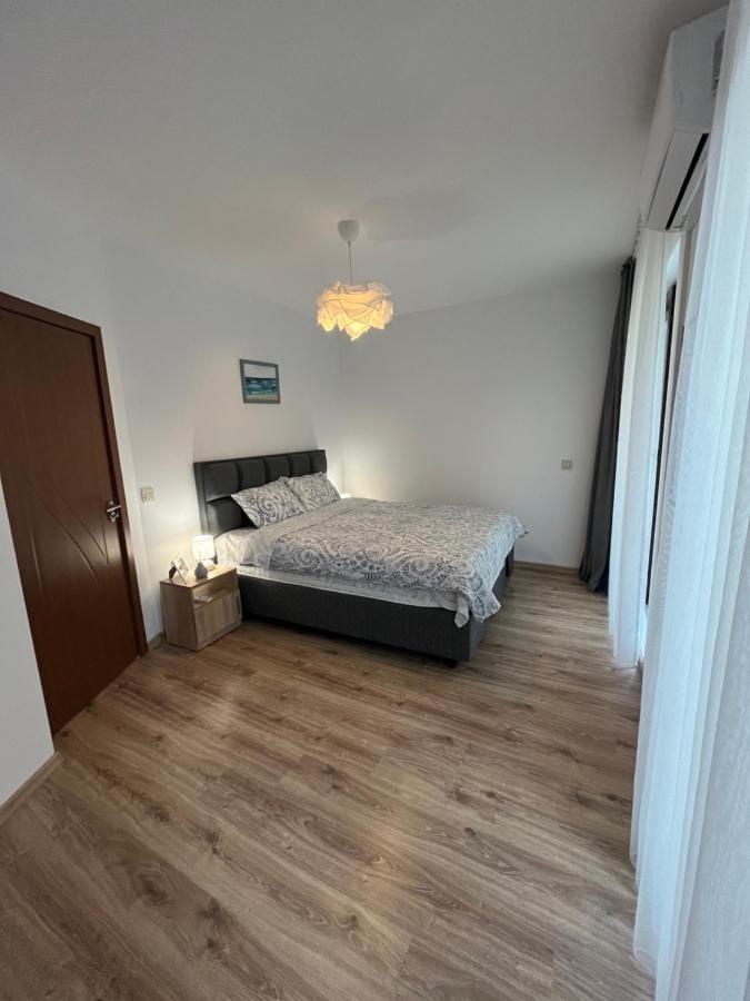 Azzurro Premium Apartment On Bulevard Bogoridi Бургас Екстериор снимка