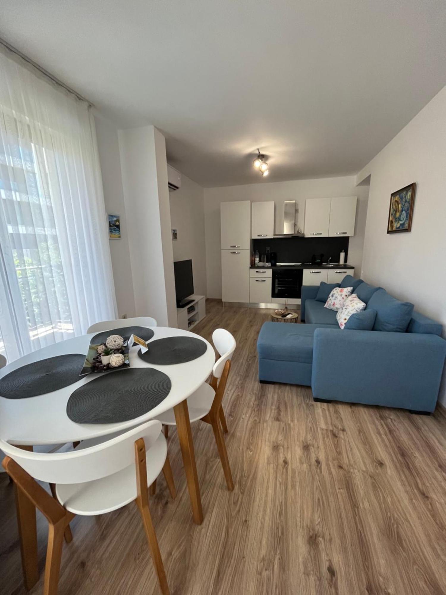 Azzurro Premium Apartment On Bulevard Bogoridi Бургас Екстериор снимка