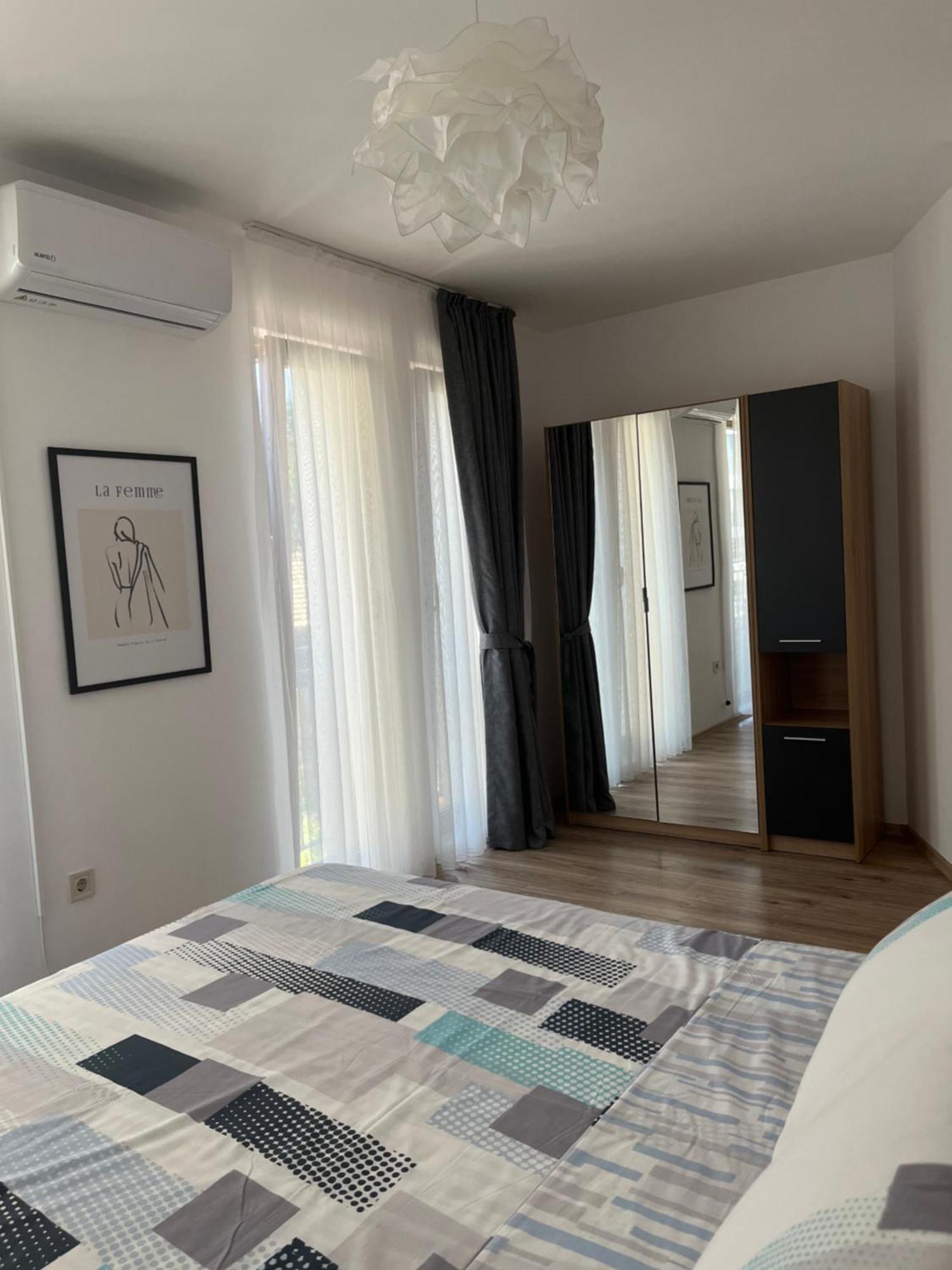Azzurro Premium Apartment On Bulevard Bogoridi Бургас Екстериор снимка