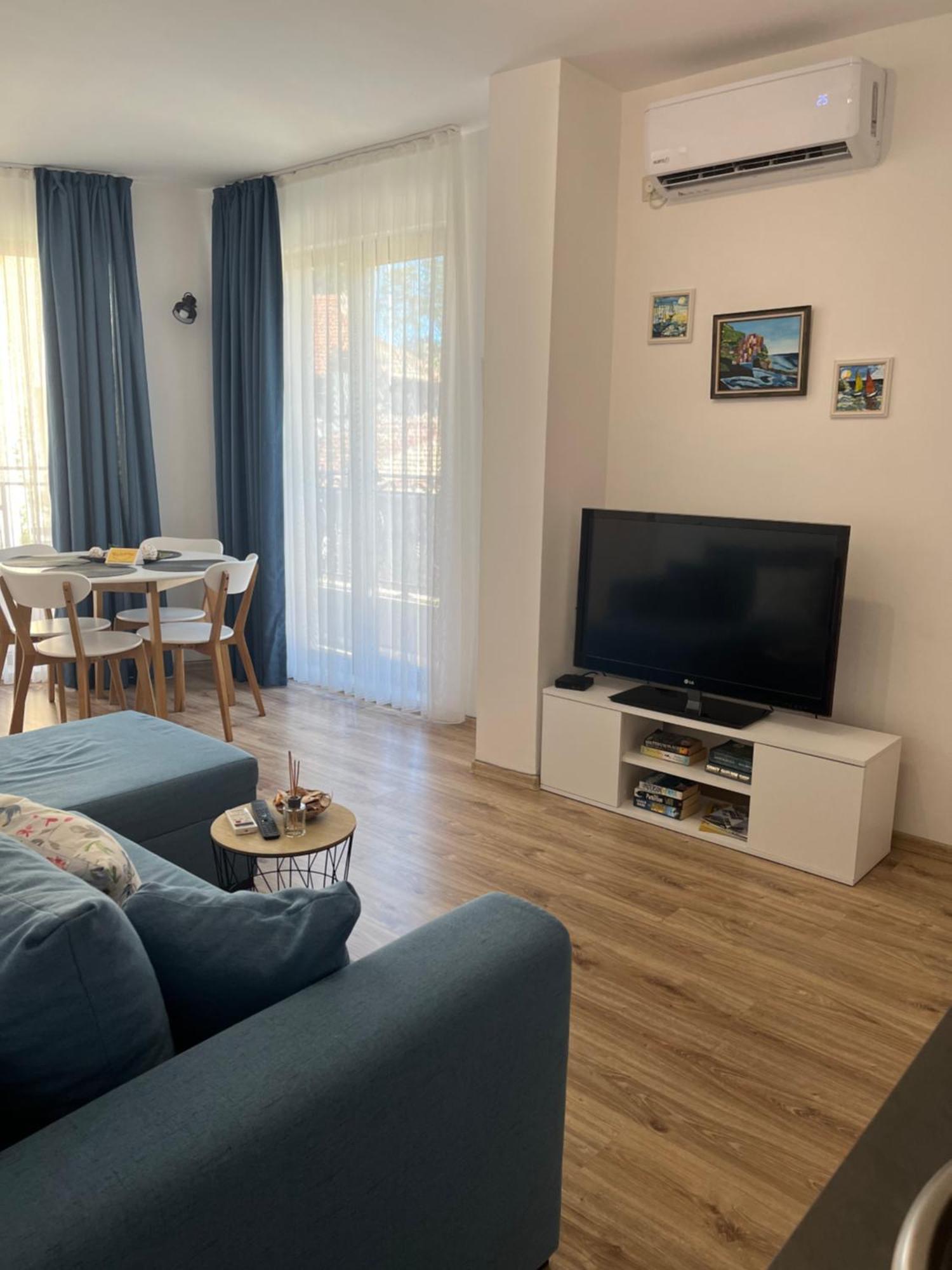 Azzurro Premium Apartment On Bulevard Bogoridi Бургас Екстериор снимка