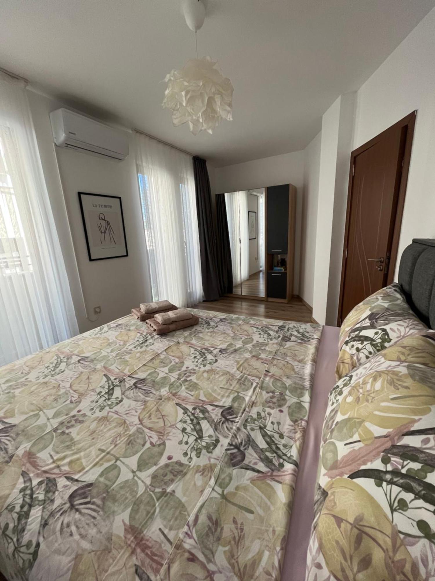 Azzurro Premium Apartment On Bulevard Bogoridi Бургас Екстериор снимка