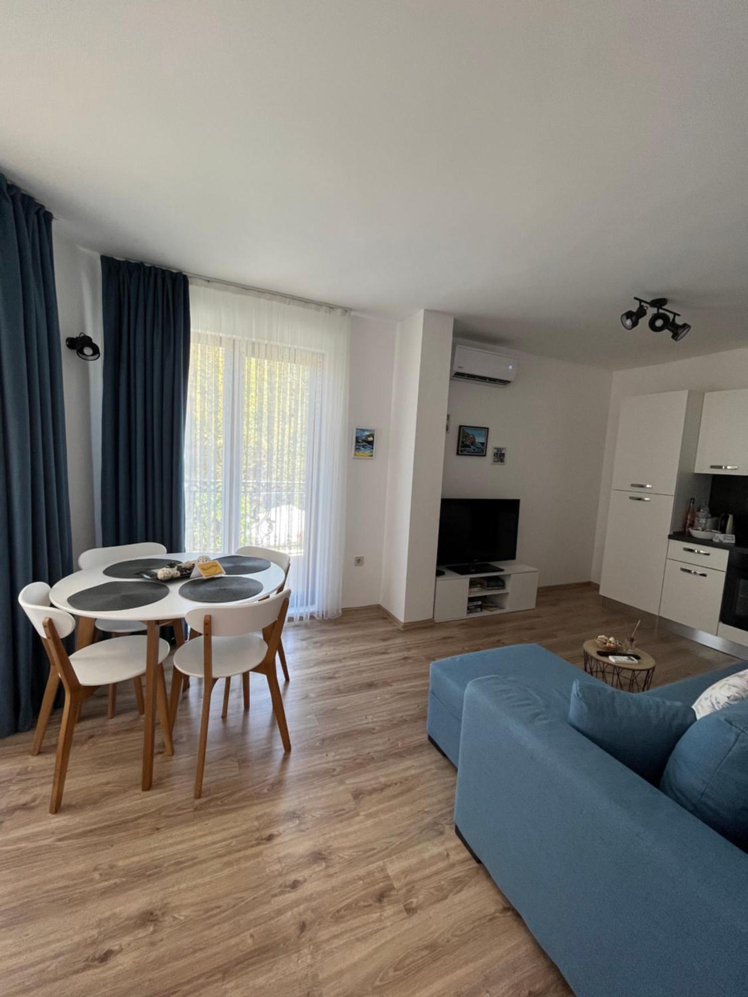 Azzurro Premium Apartment On Bulevard Bogoridi Бургас Екстериор снимка