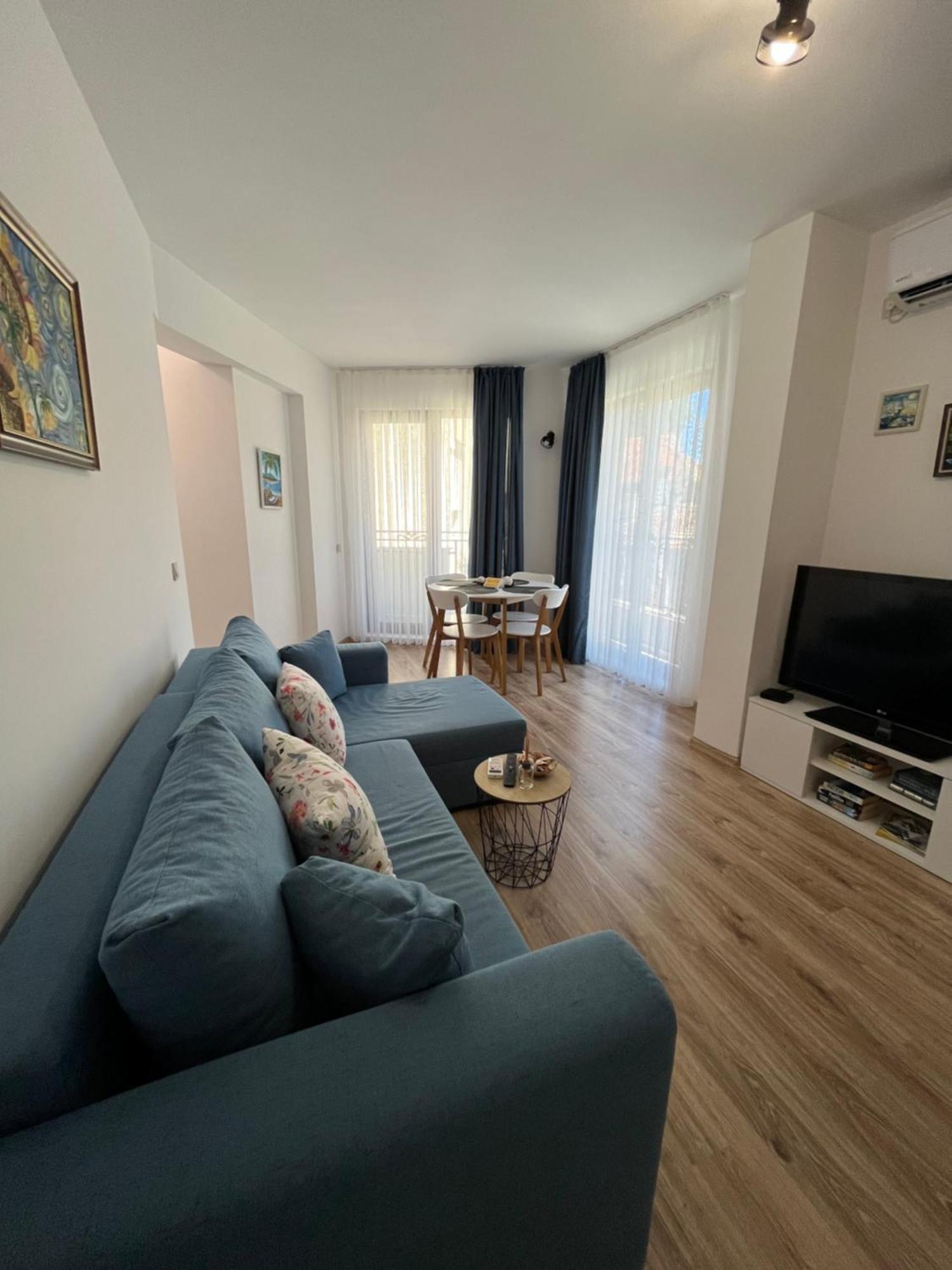Azzurro Premium Apartment On Bulevard Bogoridi Бургас Екстериор снимка