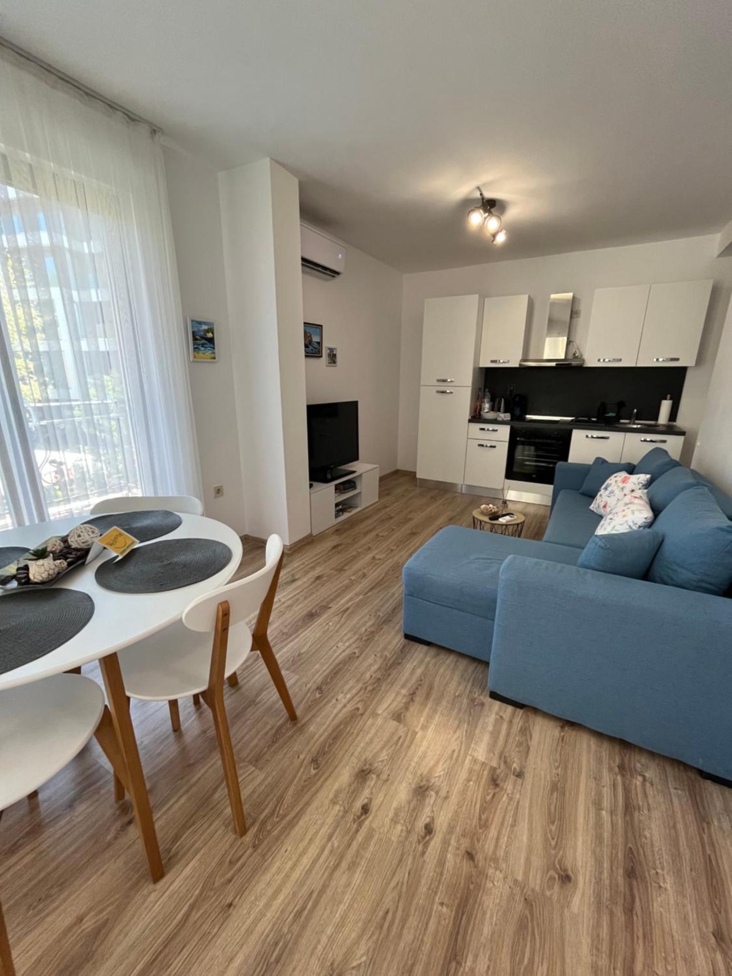 Azzurro Premium Apartment On Bulevard Bogoridi Бургас Екстериор снимка